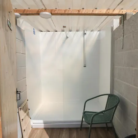 Holiday home Woodpeckers Shepherds Hut