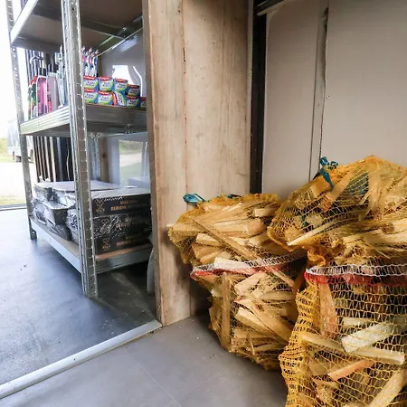 Woodpeckers Shepherds Hut 스카버러