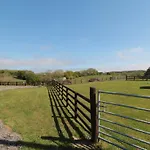 Woodpeckers Shepherds Hut *