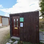 Woodpeckers Shepherds Hut * Scarborough